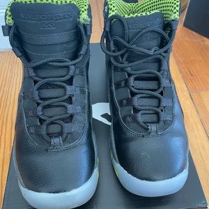 Air Jordan 10 Retro GS sz 4 Black/Vnm Green